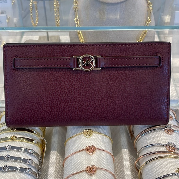 Michael Kors Reed Large Bifold Pebbled Leather Snap Wallet Card Case 
Oxblood - Picture 2 of 16